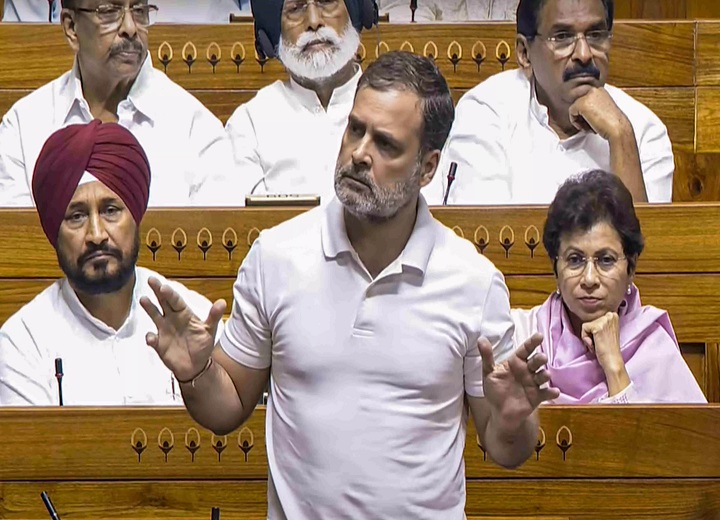 संसद गतिरोध पर सरकार-विपक्ष में नई बातचीत, परिसीमन बिल और लाठीचार्ज मुद्दे पर बनी चर्चा