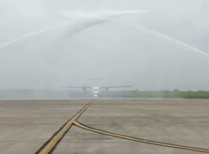 MP NEWS :  मप्र में हवाई सेवा का विस्तार ! जबलपुर-कोलकाता के बीच सीधी उड़ान शुरू,  वाटर कैनन से हुआ भव्य स्वागत 