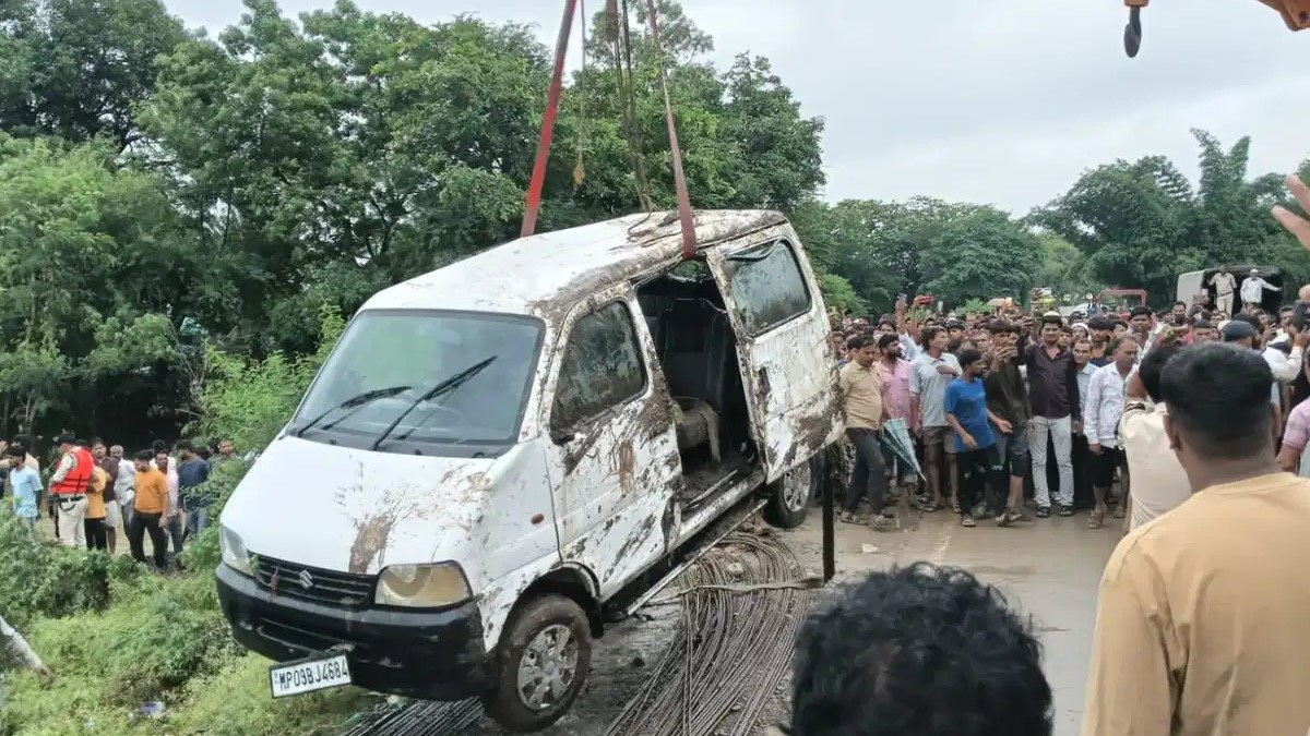 RAJGARH NEWS : दुखद ! राजगढ़ में उफनाते नाले में बही ईको कार, 9 लोगों की मौत, CM मोहन ने जताया शोक 