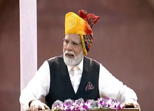 लाल किले से PM मोदी के 10 बड़े ऐलान, 1 करोड़ युवाओं को AI ट्रेनिंग और फ्री कोचिंग का तोहफा