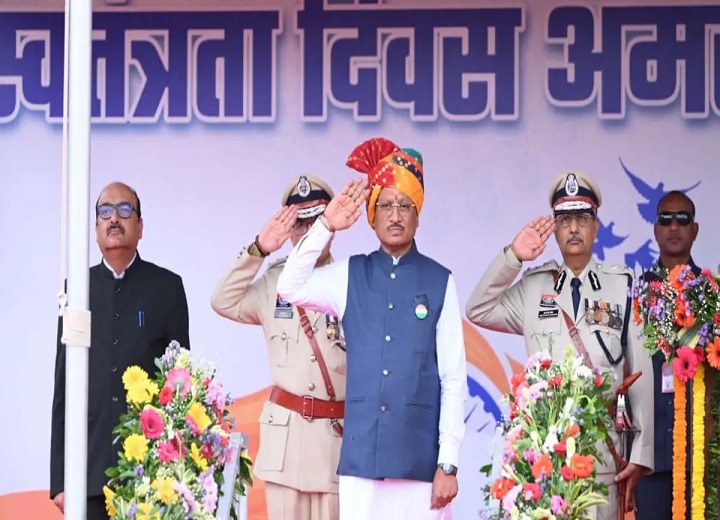 स्वतंत्रता दिवस पर CM साय के बड़े ऐलान: 6,671 स्कूलों में बेटियों के लिए बनेंगे शौचालय, AI मिशन को ₹500 करोड़
