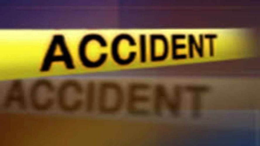 JABALPUR NEWS : जबलपुर में दर्दनाक हादसा ! ट्रक से टकराई तेज रफ़्तार कार, 2 युवकों की मौत 