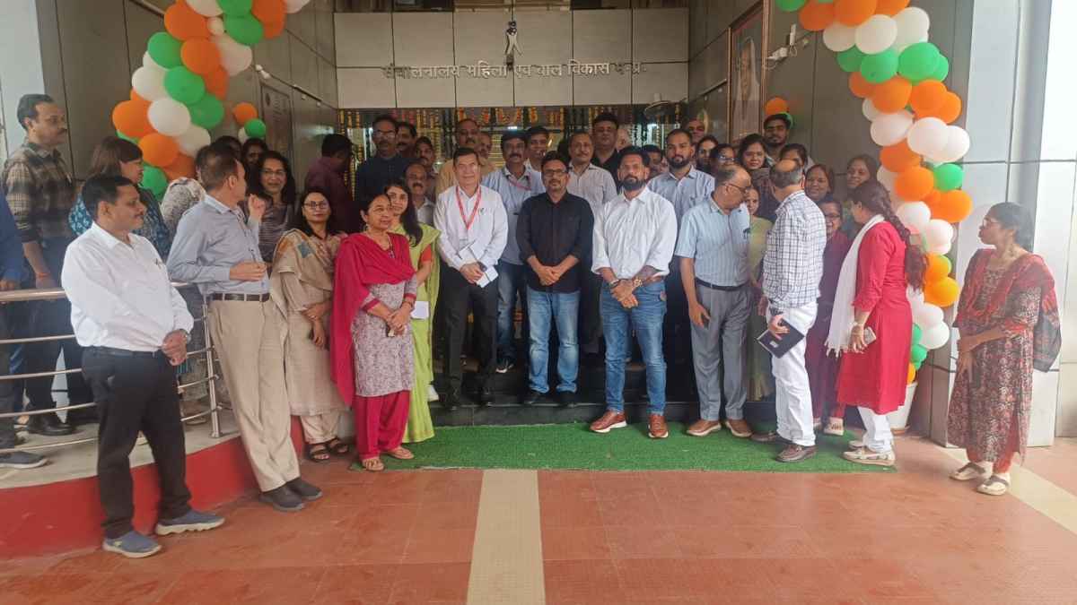 BHOPAL NEWS :  राजधानी में महिला एवं बाल विकास विभाग में विवाद, आयुक्त के व्यवहार के विरोध में अधिकारियों का प्रदर्शन