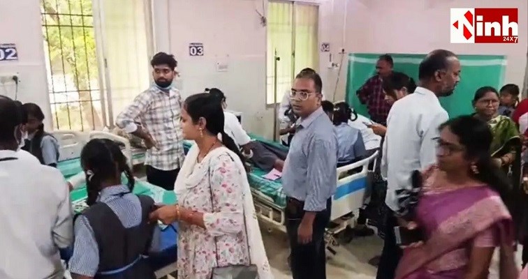  मिड-डे मील में ‘डामर की गोली’ मिलने से हड़कंप, खाना खाने के बाद 30 छात्राओं की तबीयत बिगड़ी
