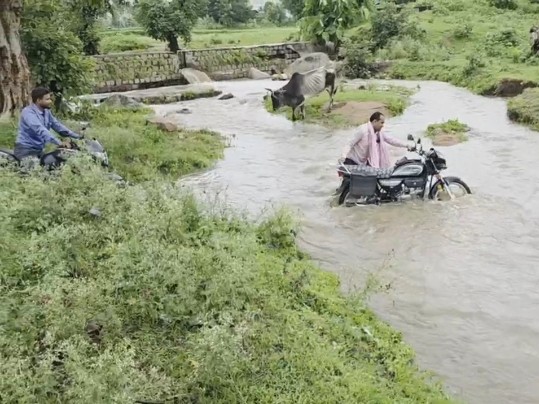 PANNA NEWS : पन्ना में बारिश से मचा हाहाकार, तेंदुघाट बांध के 5 गेट खोले, स्कूलों में कल अवकाश घोषित 