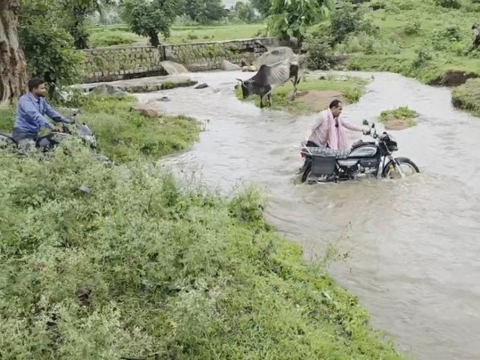 PANNA NEWS : पन्ना में बारिश से मचा हाहाकार, तेंदुघाट बांध के 5 गेट खोले, स्कूलों में कल अवकाश घोषित 