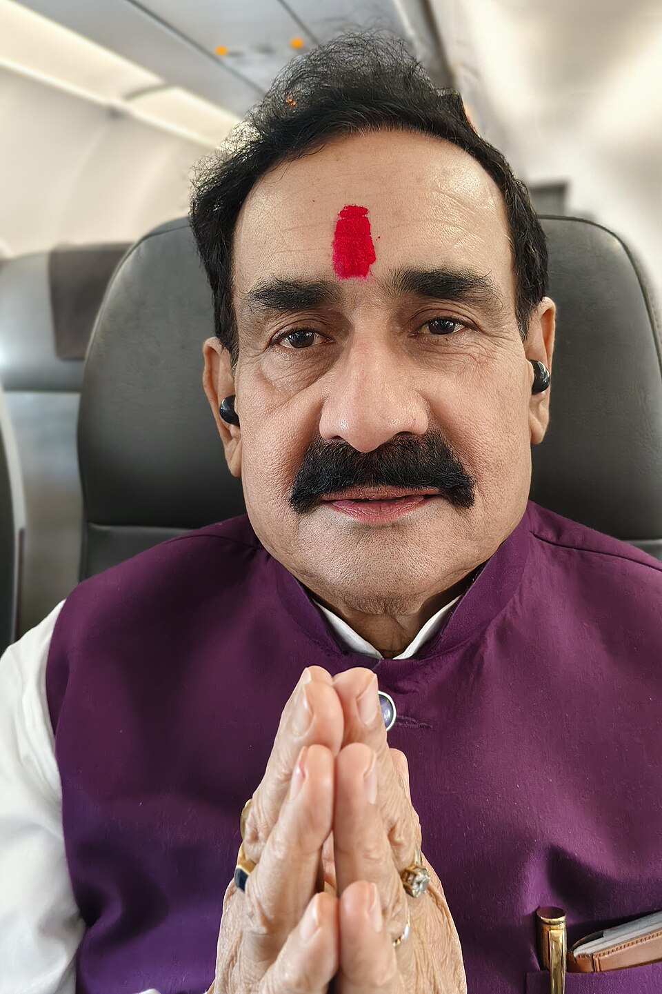 DATIA NEWS : दतिया पहुंचे नरोत्तम मिश्रा, मां पीताम्बरा के किये दर्शन, समर्थकों ने शेर आया-शेर आया’ के लगाए नारे 