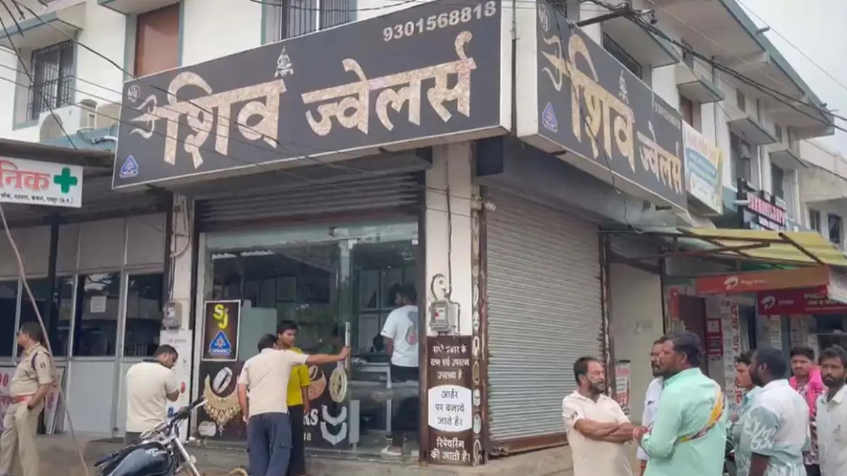 रायपुर में ज्वेलर्स दुकान में बड़ी चोरी, कटर से ताला काटकर घुसे चोर; 35 तोला सोना और 1 किलो चांदी पार