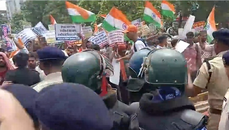 70वीं BPSC परीक्षा को लेकर पटना में बवाल, छात्रों ने तोड़ी बैरिकेडिंग; सरकार ने बनाई 5 सदस्यीय कमेटी