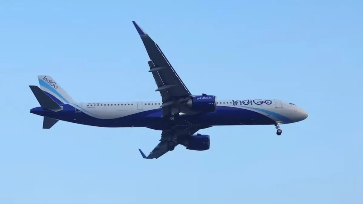 Indigo Flight Bomb Threat: लखनऊ-बेंगलुरु फ्लाइट में टिशू पेपर पर मिला धमकी भरा नोट, सुरक्षित लैंडिंग के बाद मचा हड़कंप