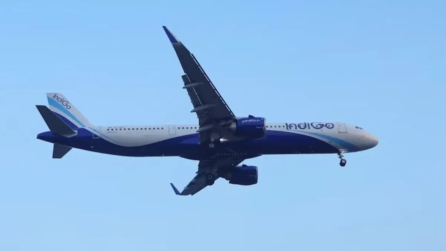 Indigo Flight Bomb Threat: लखनऊ-बेंगलुरु फ्लाइट में टिशू पेपर पर मिला धमकी भरा नोट, सुरक्षित लैंडिंग के बाद मचा हड़कंप