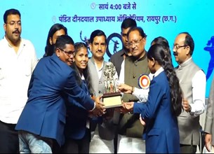 राज्य खेल अलंकरण समारोह: ज्ञानेश्वरी यादव को 30 लाख और DSP पद की सौगात, CM साय बोले- ओलंपिक के लिए तैयार होंगे खिलाड़ी