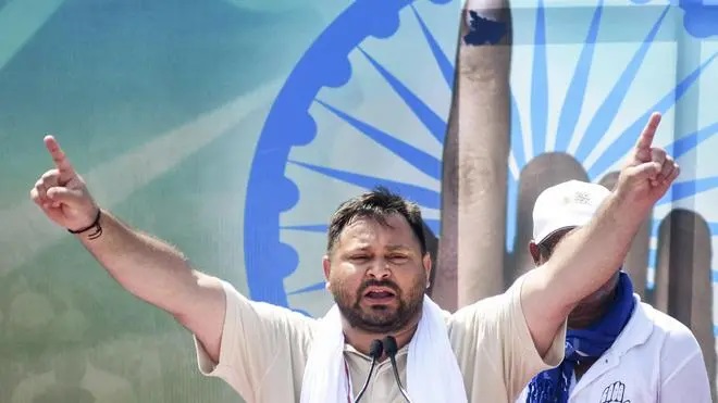आरक्षण पर चिराग-मांझी की भिड़ंत के बीच तेजस्वी का बड़ा दांव, 75% रिजर्वेशन पर NDA को घेरा