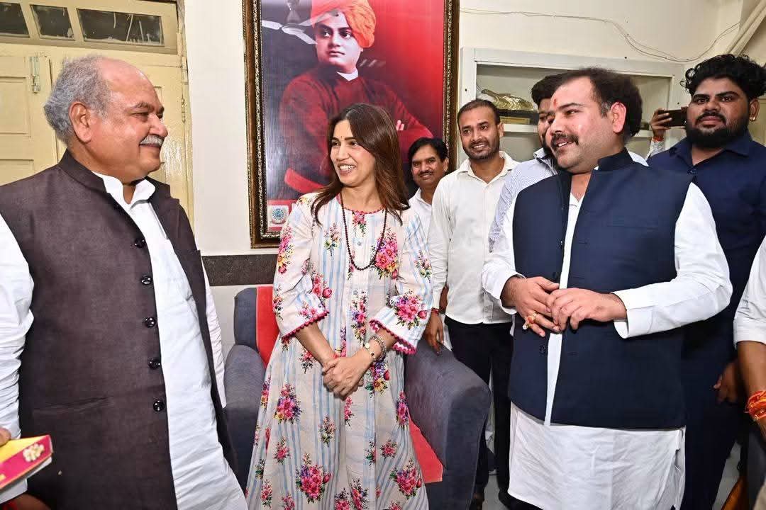 GWALIOR NEWS : एक्ट्रेस भूमि पेडनेकर ने ग्वालियर में किए अचलेश्वर महादेव के दर्शन, विधानसभा अध्यक्ष नरेंद्र सिंह तोमर ने किया स्वागत