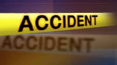 Shajapur road accident : शाजापुर में खड़े कंटेनर में घुसी तेज रफ़्तार कार, महिला की मौत, एक घायल