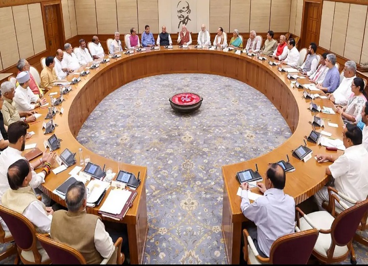 मोदी कैबिनेट में उलटफेर की आहट, 17 नए चेहरों की एंट्री; कई बड़े मंत्रियों की बदलेगी जिम्मेदारी