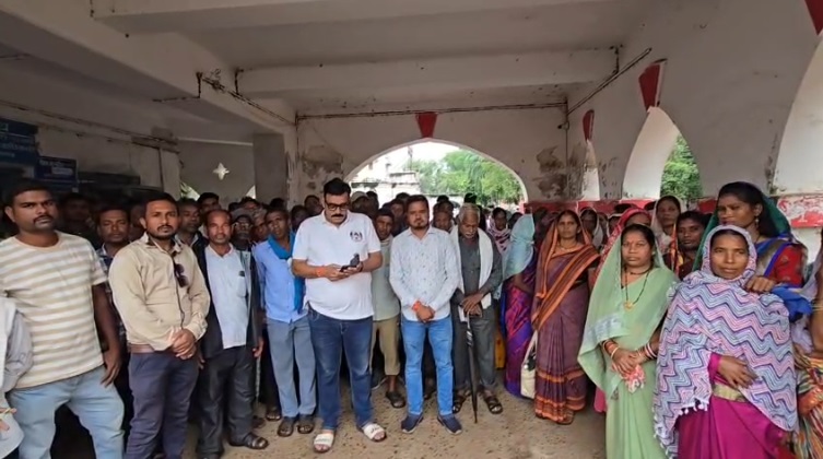 बायोगैस प्लांट का विरोध, ग्रामीणों ने जमीन आवंटन रद्द करने की मांग उठाई