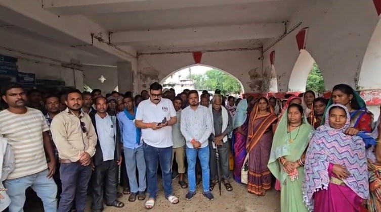 बायोगैस प्लांट का विरोध, ग्रामीणों ने जमीन आवंटन रद्द करने की मांग उठाई