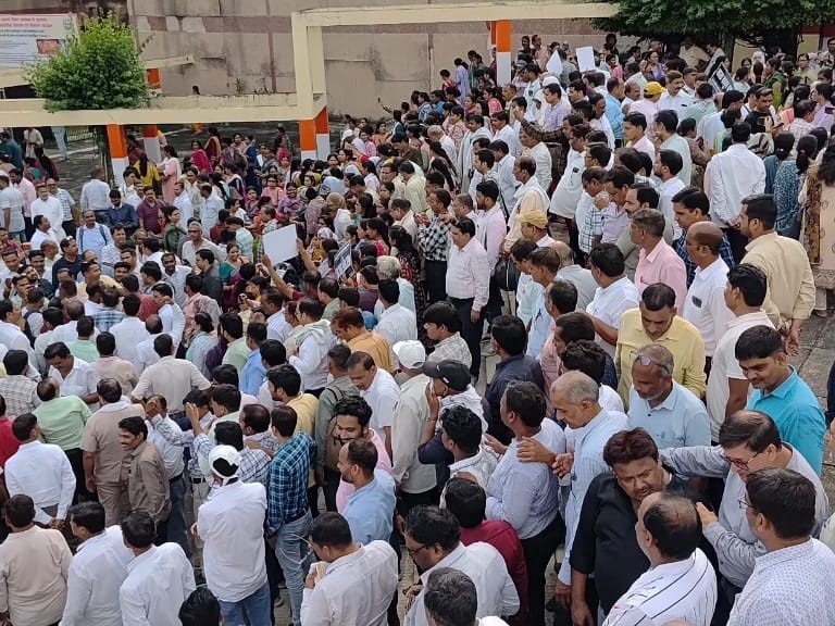 छत्तीसगढ़ में TET शिक्षकों का सब्र टूटा, पदोन्नति की मांग को लेकर शिक्षक दिवस पर रायपुर में होगा बड़ा सत्याग्रह