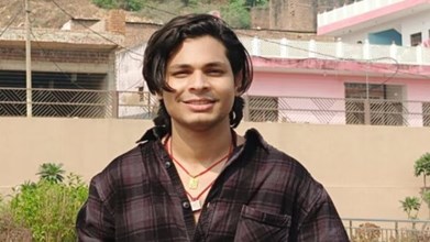 स्वतंत्र भारद्वाज के समर्थन में पार्लियामेंट थाने पहुंचा हिंदू रक्षा दल, FIR को बताया गलत