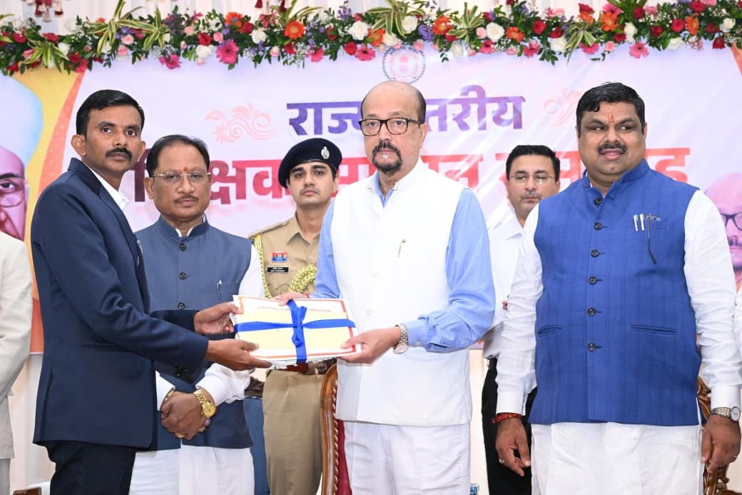 शिक्षक दिवस पर छत्तीसगढ़ के 63 शिक्षकों को राज्यपाल पुरस्कार, AI को लेकर रमेन डेका ने दिया खास संदेश