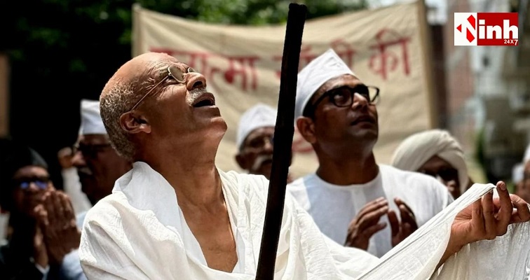 मनोज बाजपेयी बनेंगे महात्मा गांधी, किरदार के लिए घटाया 10 किलो वजन; फर्स्ट लुक ने मचाई हलचल