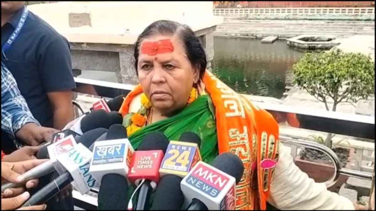 UJJAIN NEWS :  पूर्व मुख्यमंत्री उमा भारती पहुंची उज्जैन, बाबा महाकाल के किए दर्शन, सागर शराब कांड पर जताया दुख