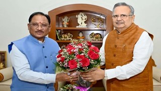 CM विष्णु देव साय ने डॉ. रमन सिंह से की मुलाकात, राजनांदगांव फर्टिलाइजर प्लांट और Electronics Cluster पर हुई चर्चा