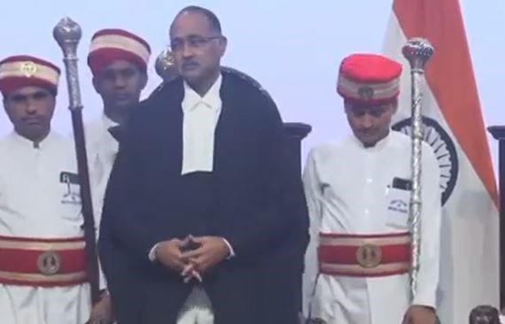 MP NEWS : जस्टिस अल्पेश यशवंत कोगजे बने मध्य प्रदेश हाईकोर्ट के 30वें Chief Justice, राज्यपाल मंगू भाई पटेल ने दिलवाई शपथ 