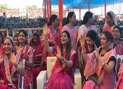 तीज मिलन समारोह :महिलाओं संग जमकर थिरकीं विधायक भावना बोहरा, संगीत की धुन पर दिखा उत्साह