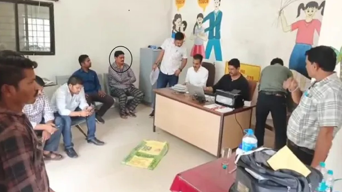 PANNA NEWS : 47 हजार की रिश्वत लेते रंगे हाथों पटवारी गिरफ्तार, केन-बेतवा मुआवजा दिलाने के एवज में मांगी रिश्वत 