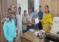 पत्रकारिता की आड़ में कथित ब्लैकमेलिंग पर रोक की मांग, मुंगेली प्रेस क्लब ने प्रशासन को सौंपे 3 ज्ञापन