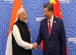 PM Modi Xi Jinping Meeting: मोदी-शी की मुलाकात में LAC से व्यापार तक कई मुद्दों पर चर्चा, रिश्तों को नई दिशा देने की कोशिश