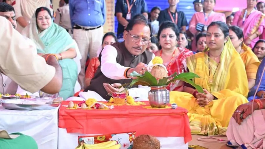 Teej-Pora Tihar: मुख्यमंत्री निवास में सजा तीजा-पोरा का रंग, लोकगीत-नृत्य और छत्तीसगढ़ी व्यंजनों ने बांधा समां