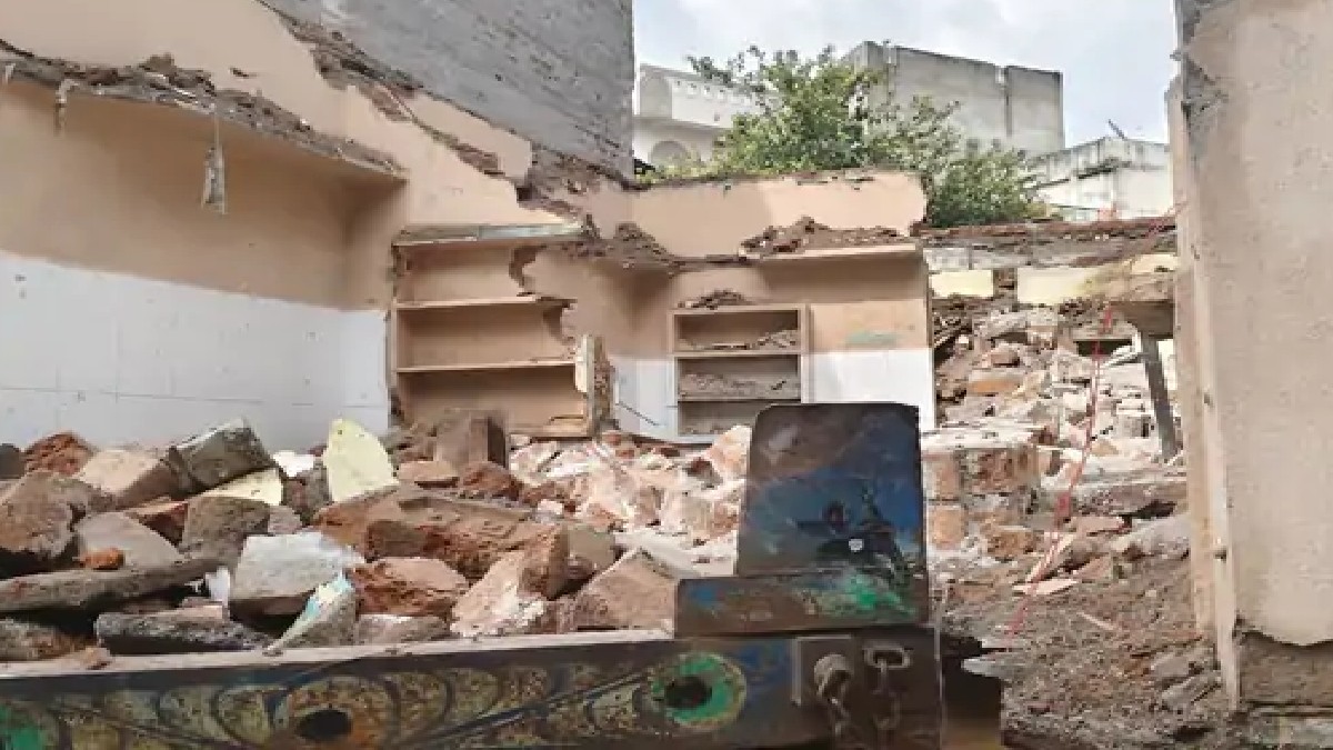 Ujjain news : बड़ी खबर ! उज्जैन में मकान तोड़ते वक्त 3 मजदूरों पर गिरी दिवार, अस्पताल में इलाज जारी 