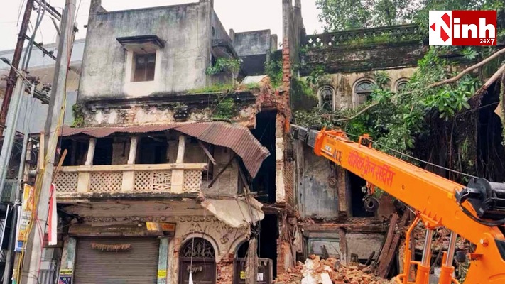 रायपुर में जर्जर भवनों पर निगम का एक्शन, सदर बाजार में चला JCB; 35 से ज्यादा मकानों को नोटिस
