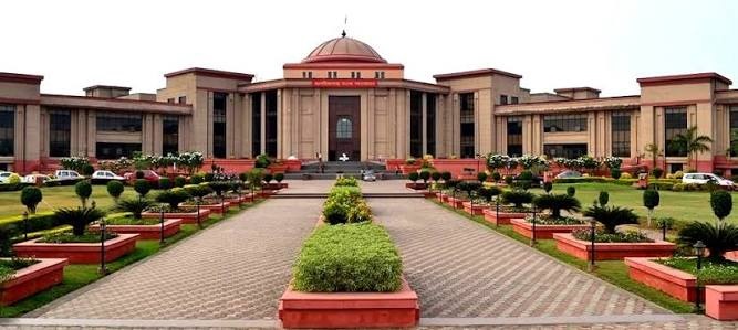 CG High Court: निलंबन के बाद मिली राहत, ASI नाजमा खान को मिलेगा 100% वेतन; कोर्ट ने दिया बड़ा आदेश