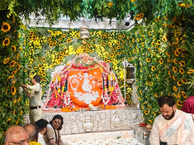 INDORE NEWS : गणेश उत्सव पर खजराना गणेश का भव्य श्रृंगार, 7 करोड़ के आभूषणों से सजे गजानन