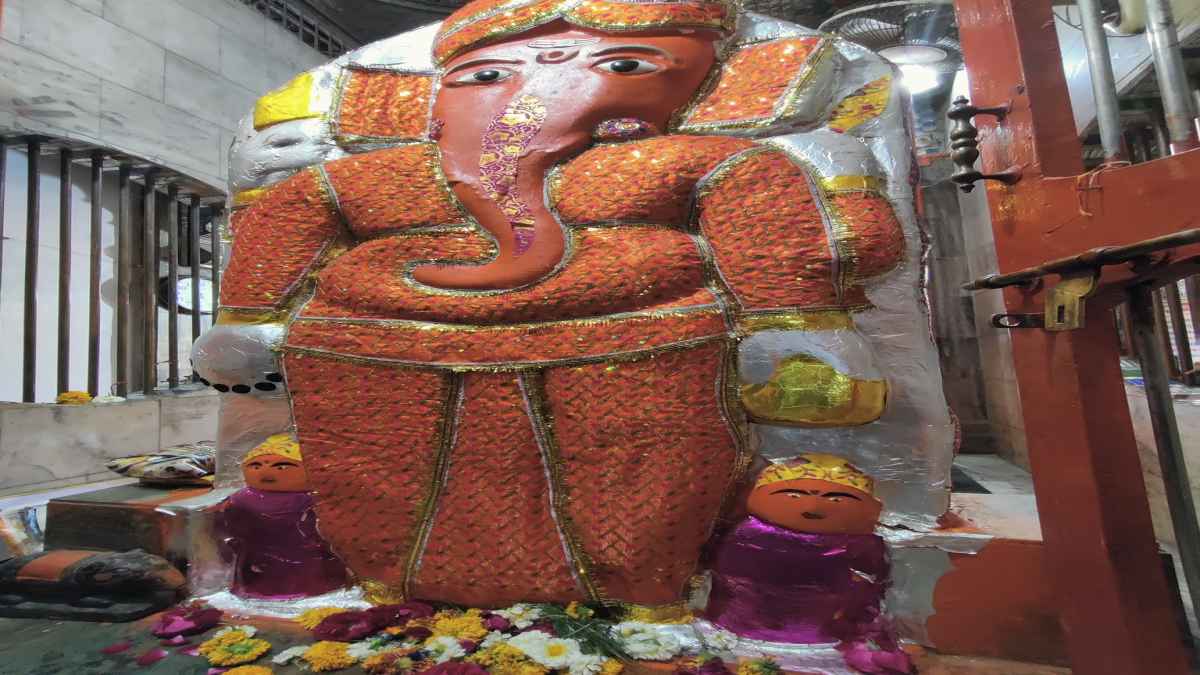 Mandsaur news : मंदसौर में अनोखे चिंताहरण गणेश, एक ही प्रतिमा में दिखते हैं दो स्वरूप