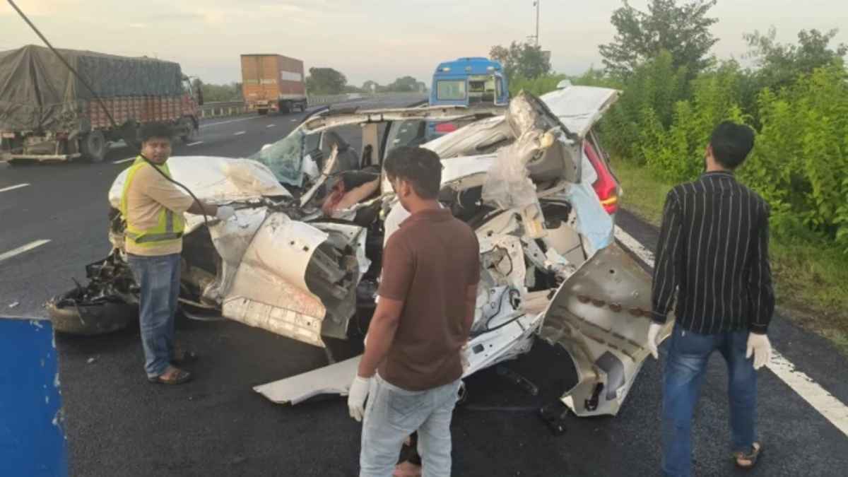  Mandsaur news : मंदसौर में दर्दनाक हादसा ! ट्रक में घुसी तेज रफ्तार कार, तीन दोस्तों की मौत, एक घायल