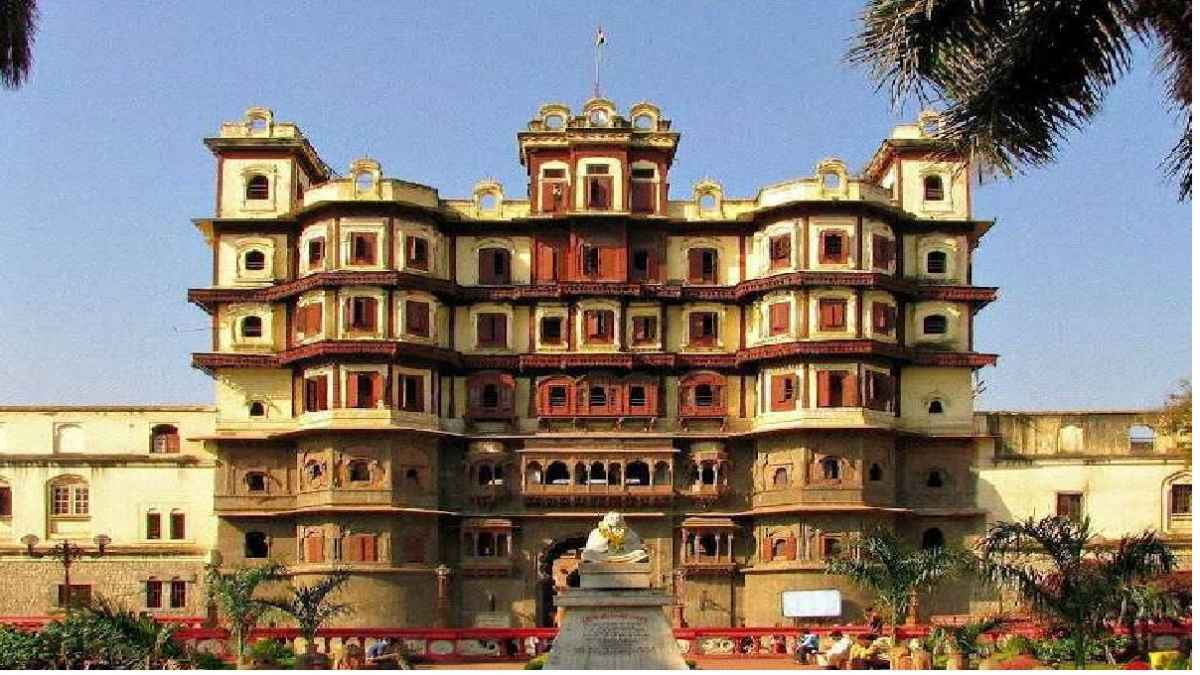 INDORE NEWS :  2.51 लाख दीपों से जगमगाएगा इंदौर का राजवाड़ा, सेवा संकल्प अभियान की होगी शुरुआत 