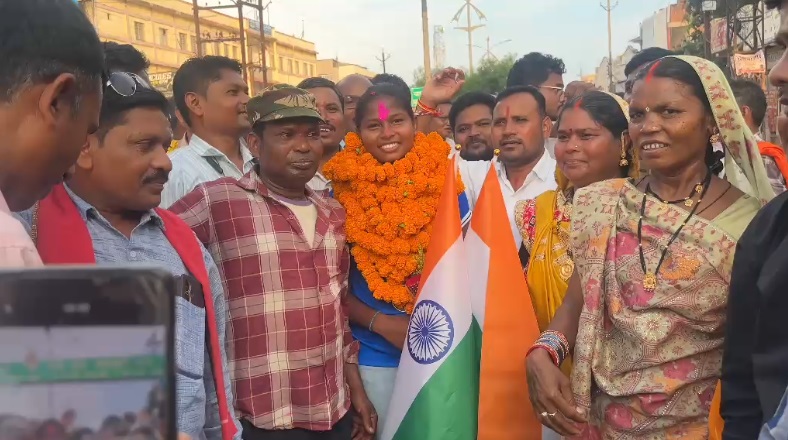 कवर्धा की बेटी गीता यादव ने रचा इतिहास, चैंपियन बनकर लौटीं तो शहर ने दिया शानदार सम्मान