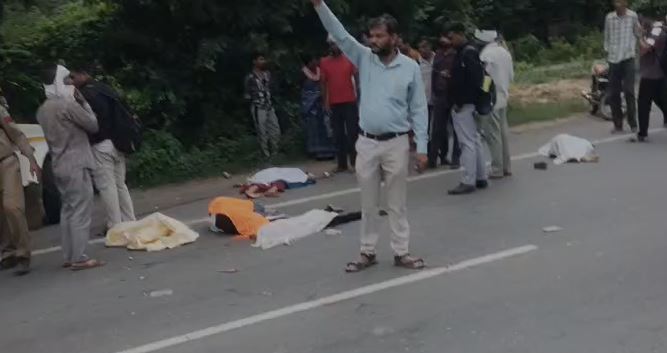 MORENA NEWS :  मुरैना में खून से लाल हुई सड़क, पति-पत्नी सहित 2 बच्चों की मौत, मौके पर पहुंची पुलिस 