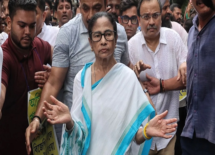 TMC Row: ममता गुट को मिला नया नाम, फुटबॉल खिलाड़ी चुनाव चिन्ह; दूसरे गुट को ‘लिफाफा’
