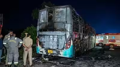 यमुना एक्सप्रेसवे बस अग्निकांड: 9 मौतों के बाद ड्राइवर और क्लीनर गिरफ्तार, सामने आई खौफनाक रात की कहानी