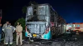 यमुना एक्सप्रेसवे बस अग्निकांड: 9 मौतों के बाद ड्राइवर और क्लीनर गिरफ्तार, सामने आई खौफनाक रात की कहानी