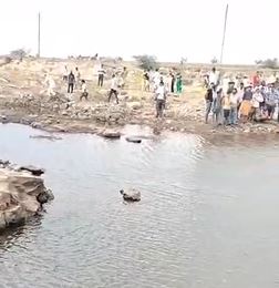 MORENA  NEWS: मुरैना में दर्दनाक हादसा ! पानी में डूबने से 2 मासूम बच्चो की मौत, शवों की तलाश जारी 
