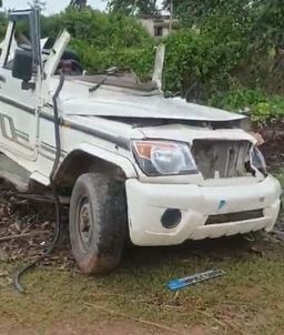 CHHATARPUR NEWS : छतरपुर में खून से लाल हुई सड़क, बोलेरो-ट्रक की भिड़ंत में 5 की मौत, कई घायल 