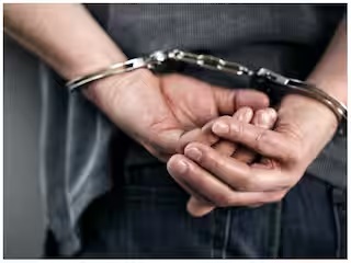 धमतरी में कथित देह व्यापार की सूचना पर रेड, 6 युवतियां समेत 18 हिरासत में  
