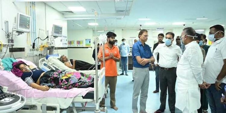 100+ अस्पतालों में छापे के बाद बड़ा खुलासा: फर्जी दस्तावेजों से कर रहे थे क्लेम, 2 डॉक्टरों का पंजीयन रद्द करने की अनुशंसा
